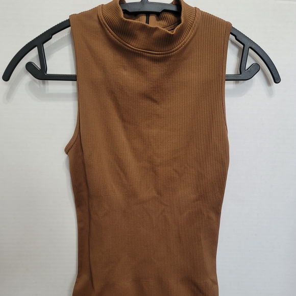 Elegant OQQ Women's Yoga Brown Sleeveless Jumpsuit Workout Ribbed High Neck Top - Picture 4 of 9